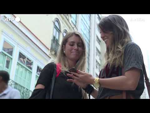 Passiamo 4,2 ore su smartphone, si gioca e scrive di piu’