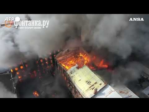 Russia: grande incendio in ex fabbrica di San Pietroburgo