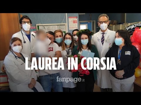 Valeria, la mamma che si è laureata studiando di notte mentre assisteva il figlio in ospedale