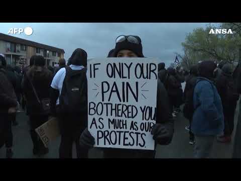 Minnesota, quarta serata di proteste dopo la morte di Daunte Wright