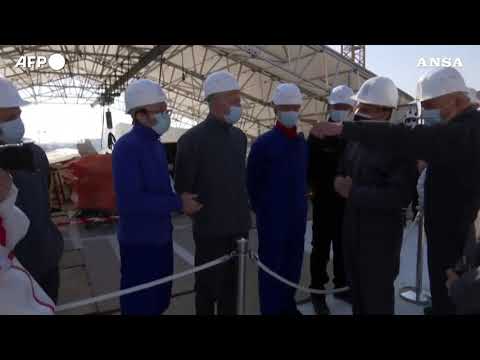 Notre-Dame, due anni dopo l’incendio Macron visita il cantiere per la ricostruzione