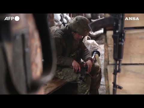Nell’Ucraina orientale i soldati sorvegliano il movimento delle truppe filo-russe