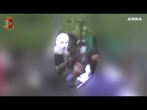 Scontri in piazza a Selinunte, la polizia perquisisce le abitazioni di 13 ragazzi