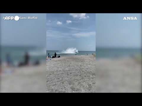 Florida, ammaraggio d’emergenza per un aereo della II Guerra mondiale