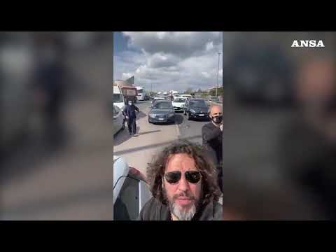 La protesta dei ristoratori blocca l’A1, due feriti