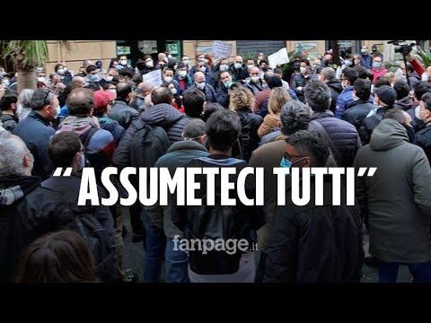 Concorso Ripam Campania, centinaia di borsisti in piazza: “Terza prova inutile, assumeteci subito”