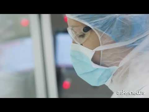 Vaccini, ok dell’Ema a J&J: rari casi di coaguli ma più benefici