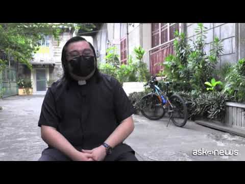 Filippine, i preti ballano su TikTok per avvicinare i giovani