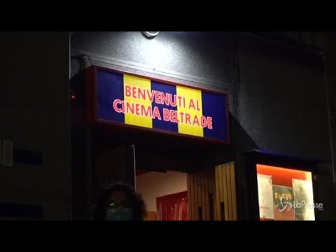 Riaprono i cinema: tutto esaurito a Milano alle sei del mattino: «Sosteniamo la cultura»