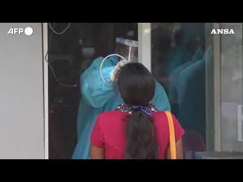 Incubo variante, l’Italia chiude gli ingressi dall’India