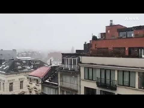 Una coltre di neve imbianca il Belgio con temperature invernali