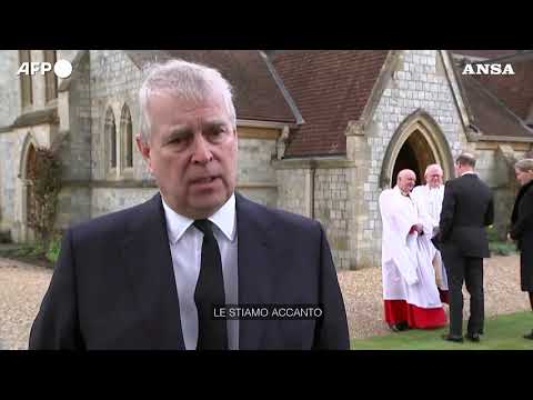 La regina Elisabetta II sente un “enorme vuoto”: le parole del principe Andrea