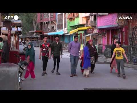 Covid, in Pakistan chiusi i ristoranti per l’aumento dei casi