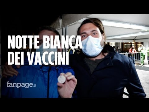 Napoli, notte bianca dei vaccini, dalle 20 alle 7 del mattino no stop: “Finalmente ne usciamo”