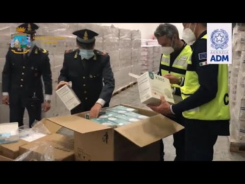 Covid, a La Spezia sequestrati 12 milioni di mascherine e guanti in un anno