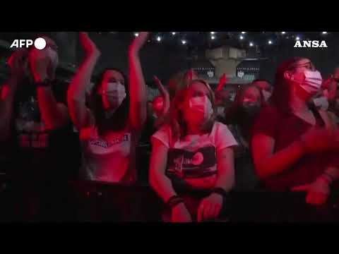 5000 persone al primo concerto post Covid a Parigi