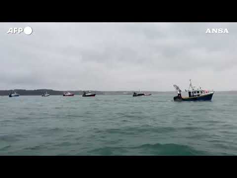 I pescherecci francesi protestano al largo della costa del Jersey