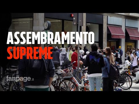 Milano, folla e assembramenti al negozio di Supreme: “Ma non hanno magliette di buona qualità”