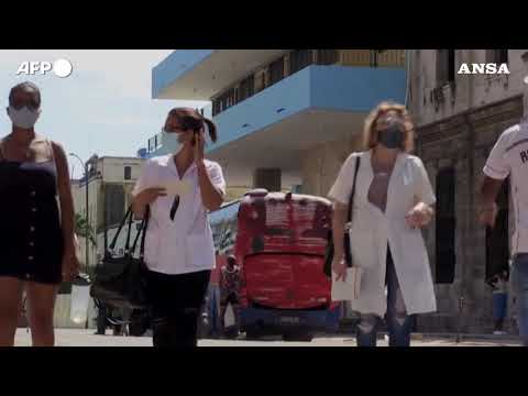 Cuba, all’Avana strade chiuse per l’aumento dei casi di Covid