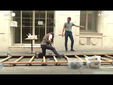 Parigi, ristoranti e bar si preparano alla riapertura