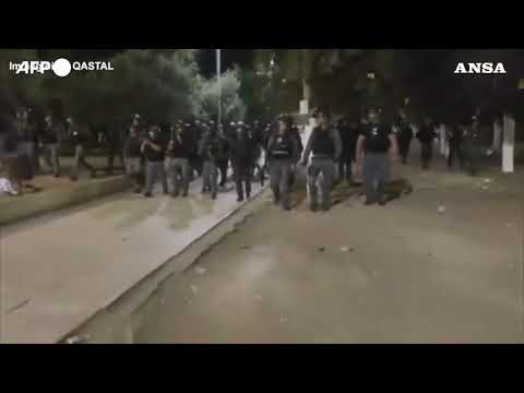 Palestina, i fedeli si rifugiano all’interno della moschea di al-Aqsa durante gli scontri