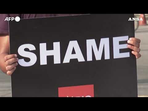 Brasile, manifestazione contro il governo mentre si superano i 300 mila morti