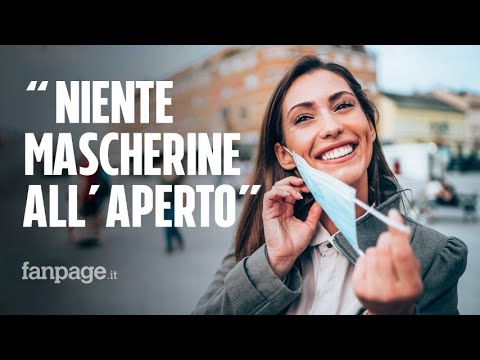 Niente mascherina all’aperto, l’annuncio di Sileri: quando si potrà evitare di indossarla