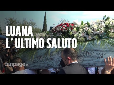 L’ultimo saluto a Luana. Il vescovo: “Inaccettabili morti sul lavoro, le cose cambino”