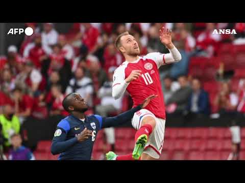 Tutti stretti attorno a Eriksen