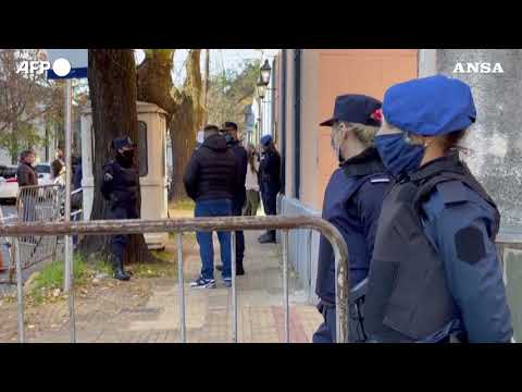 Maradona, interrogato l’infermiere: “Mi avevano ordinato di non svegliarlo”