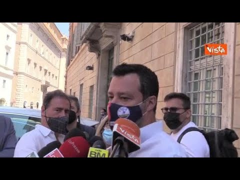 Vaccino con dosi diverse, Salvini: “Non è come il mix per i cocktail. Da cittadino, voglio…