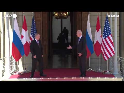 La stretta di mano tra Biden e Putin da’ il via al summit di Ginevra