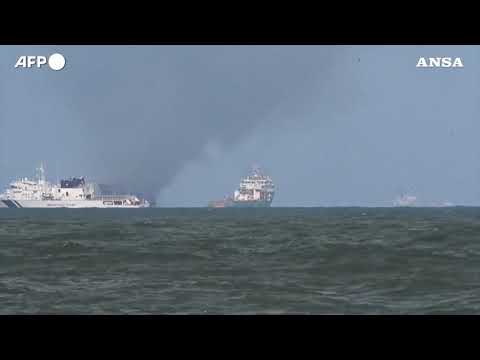 Iran, nave in fiamme affonda nel Golfo dell’Oman