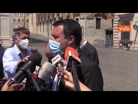 Mascherine, Salvini: «Ho chiesto a Draghi di eliminare l’obbligo del bavaglio all’aperto»