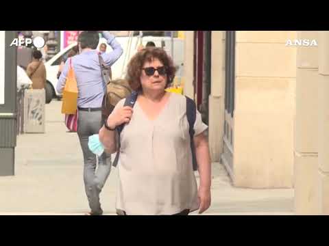 Via la mascherina, Parigi torna a respirare