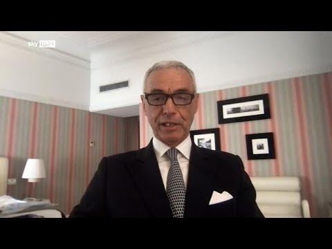 Covid, Palù: «Auspicabile togliere presto le mascherine. Ma non decidiamo oggi»