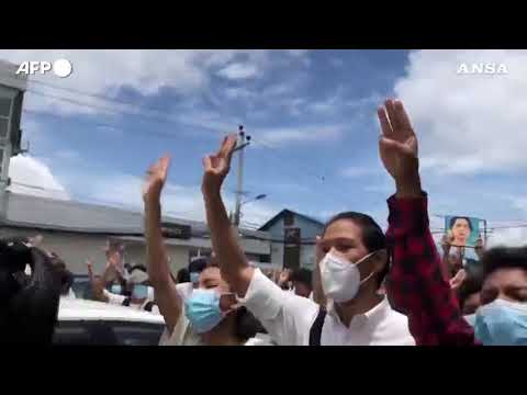 Myanmar, corteo a Yangon per il compleanno di Aung San Suu Kyi