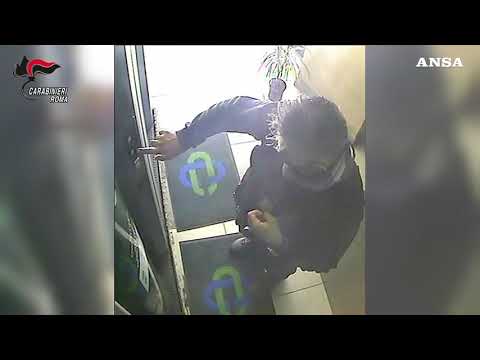Roma, si fingeva un vigilante per rapinare le banche: arrestato