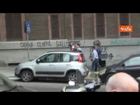 Gualtieri vota alle primarie del Pd per scegliere il candidato sindaco a Roma