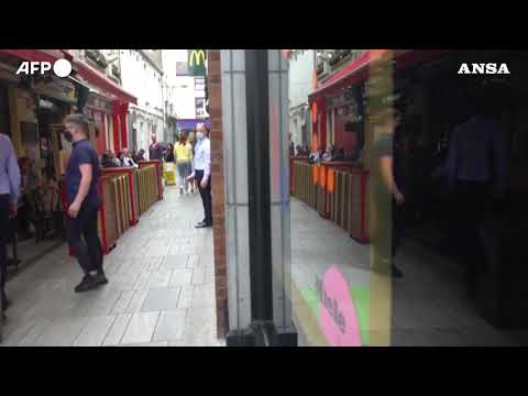 Irlanda, pub e ristoranti riaprono per il servizio all’aperto