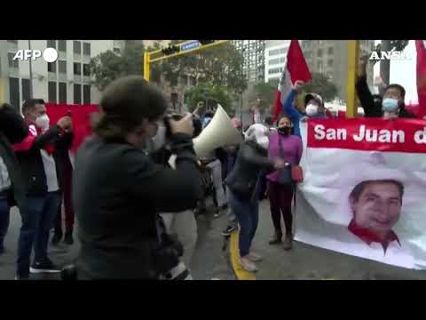 Elezioni in Peru’, Castillo invita alla calma mentre il rivale lo accusa di frode