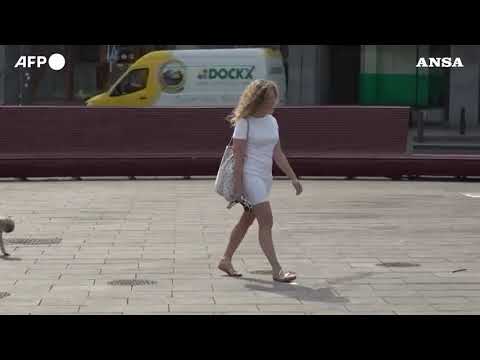 Bruxelles, revocato l’obbligo della mascherina all’esterno