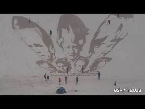 G7, protesta sulla spiaggia in Cornovaglia, appello per leader G7