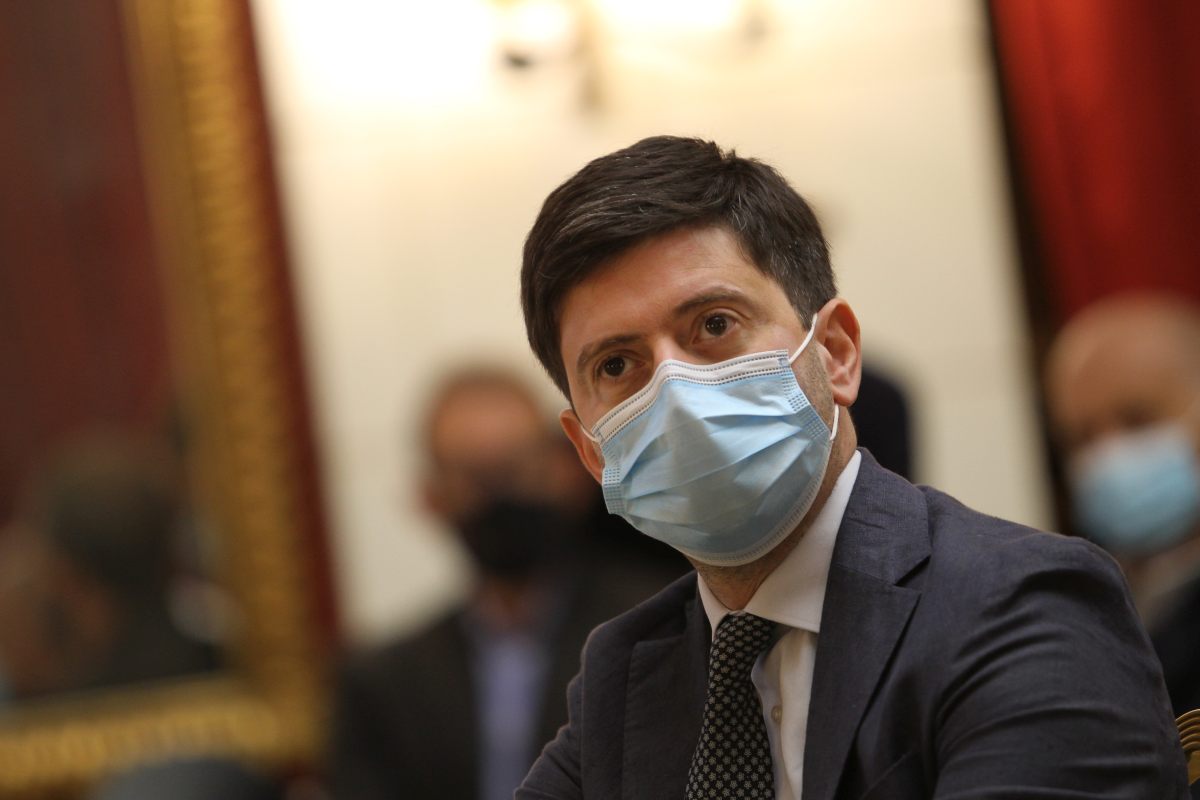 Covid, Speranza “Sfida non ancora vinta, le varianti preoccupano”