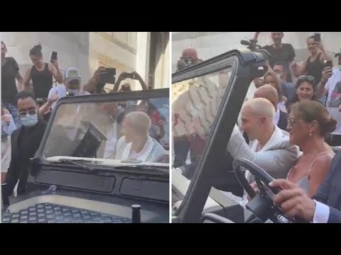 Bernardeschi sposo, l’arrivo in chiesa sul fuoristrada