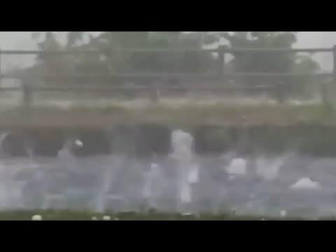 Rozzano, il video della grandine «monstre». Bombe di ghiaccio nel canale