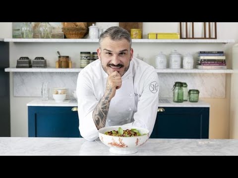 I mezzi paccheri al ragù di moscardini dello chef Roberto Di Pinto