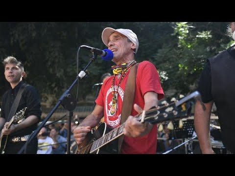 G8 Genova, Manu Chao a sorpresa sul palco del concerto per Carlo Giuliani