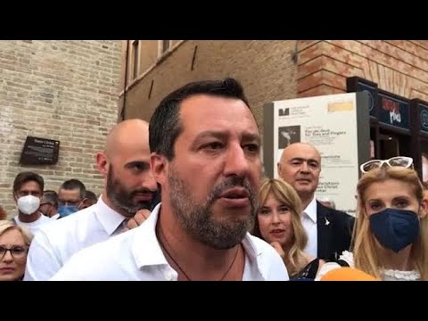 Salvini si vaccina a Milano: «Non sono pro o no-Vax, sono per la libertà»
