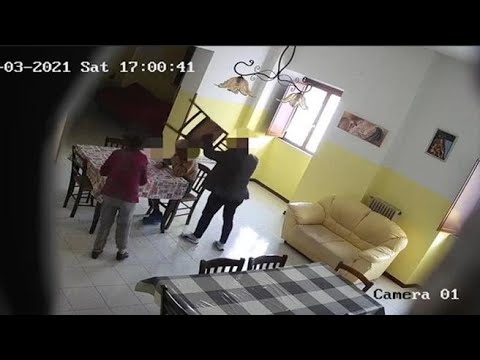 Sedie in testa e bastonate, nel Nisseno scoperti abusi e violenze su disabili